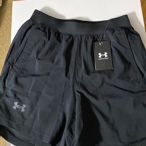 Men’s under armor launch shorts. NWT